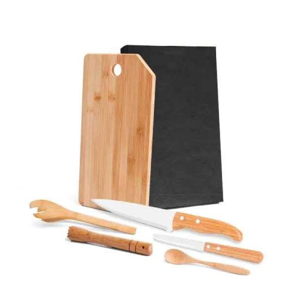 Conjunto para bar em bambu/Inox contendo faca de 7, faca para frutas 4, colher em Bambu, pilão em Bambu, pegador em Bambu e tábua em Bambu. Tábua confeccionada com tripla camada invertida, para dar maior durabilidade e não deformar com o passar do tempo.