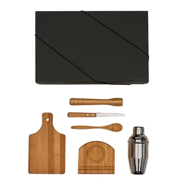 Kit Caipirinha com tábua, socador/pilão, colher de 18cm e base para a tábua em Bambu; faca para frutas 4 em Madeira/Inox e coqueteleira de 350ml em Aço Inox.