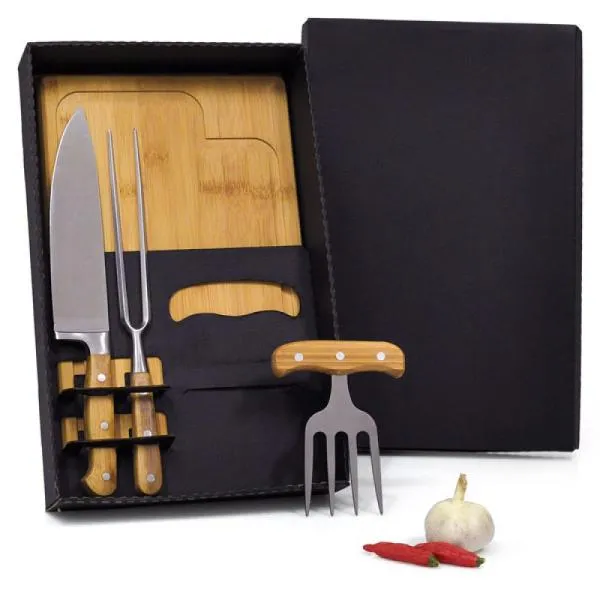 Kit para churrasco em bambu com garfo 4 dentes. Composto por tábua para Churrasco/Cozinha em bambu, faca e garfo forjado e garfo 4 dentes em Bambu/Inox.