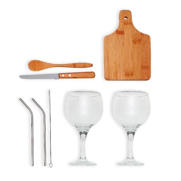 Kit completo para gin tônica com duas taças pra gin em vidro, dois canudos, limpador em Inox, tábua, colher em bambu e faca em inox/bambu.