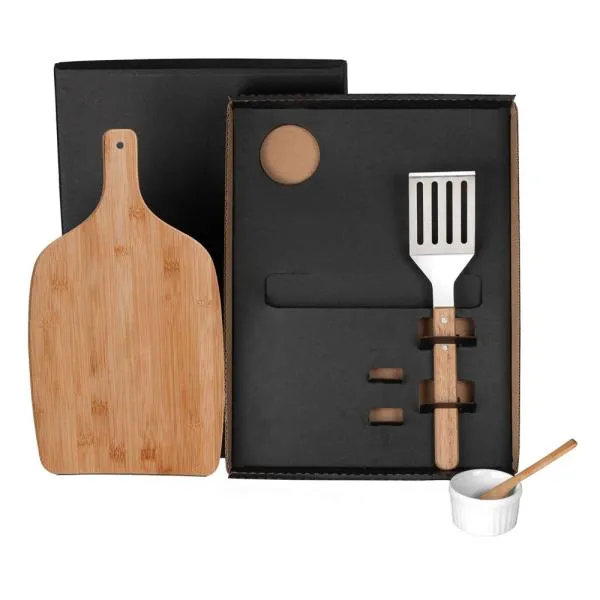 Kit para Hamburguer. Conta com tábua e espátula em Bambu; ramekin pequeno; espátula perfurado em aço Inox/Madeira.