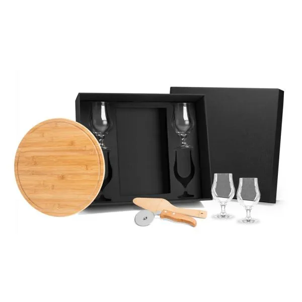 Kit para pizza e cerveja. Conta com tábua para petisco/pizza e espátula para pizza em bambu; Cortador de pizza em bambu/inox; Quatro taças para cerveja em vidro. Estão perfeitamente acomodados em uma caixa para presentear.