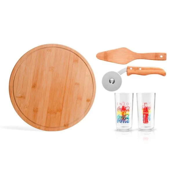 Kit para pizza e refrigerante. Conta com tábua para petisco e espátula para pizza em bambu; Cortador de pizza em bambu/inox; Dois copos 390ml Coca Cola em vidro.