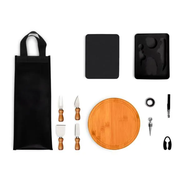 Kit composto por conjunto para vinho com 4 peças em Inox, sendo elas um abridor saca-rolhas, tampão para garrafa, anel salva gotas e corta lacres; acompanha também uma tábua redonda em Bambu; duas facas, uma espátula e um garfo em Madeira/Inox para queijos; porta vinho em Corvim preto para 1 garrafa com alças e bolso lateral e espaço para garrafa (NÃO ACOMPANHA GARRAFA).