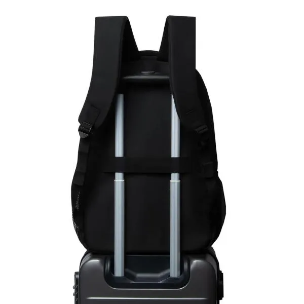 Mochila preta confeccionada em Polyester 600D. Conta com bolso principal com zíper duplo cursor, dois bolsos frontais em zíper, dois bolsos laterais em tela, divisória para notebook interna com acabamento acolchoado, alças ajustáveis, alça de mão e alça carona para mala.