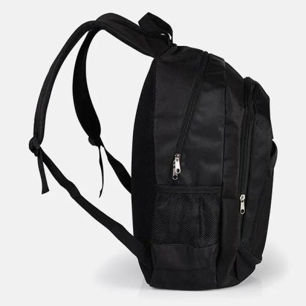 Mochila preta em Poliester 600D/1680D com alças para as costas, alça para as mãos, compartimento para notebook de até 15, 3 bolsos externos com zíper e 2 bolsos externos em tela.