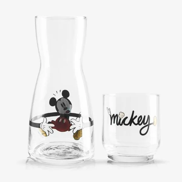 Kit personalizado contendo uma moringa com copo Mickey em vidro e embalagem.