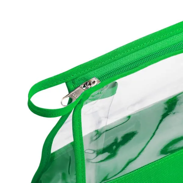 Necessaire na cor verde transparente confeccionada em PVC / Nylon 600. Conta com fechamento em zíper e alça. Disponível nas cores preta, azul, vermelha e verde.