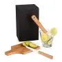 Kit para Caipirinha. Conta com tábua e socador em Bambu; faca para frutas de 4” em Madeira/Inox e copo de vidro 350ml.